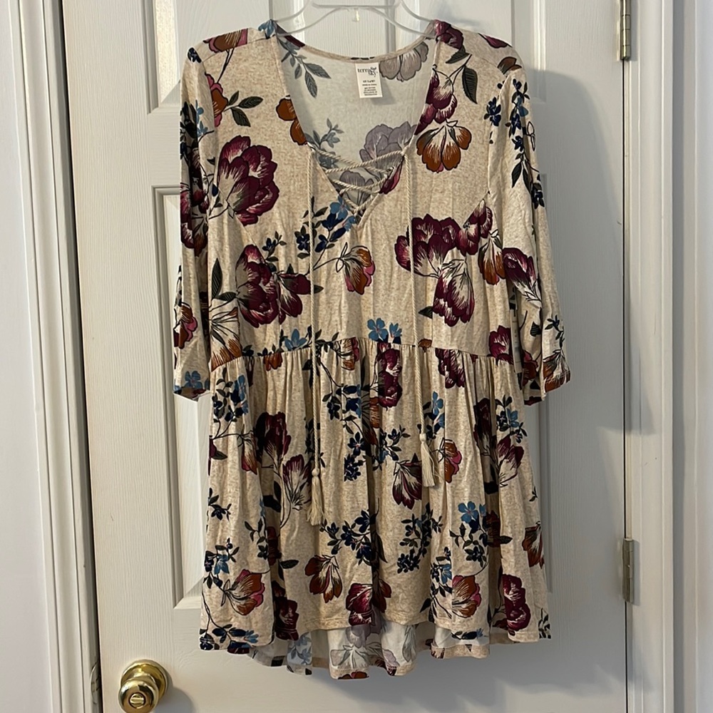 Lace Up 3/4 Sleeve Tunic